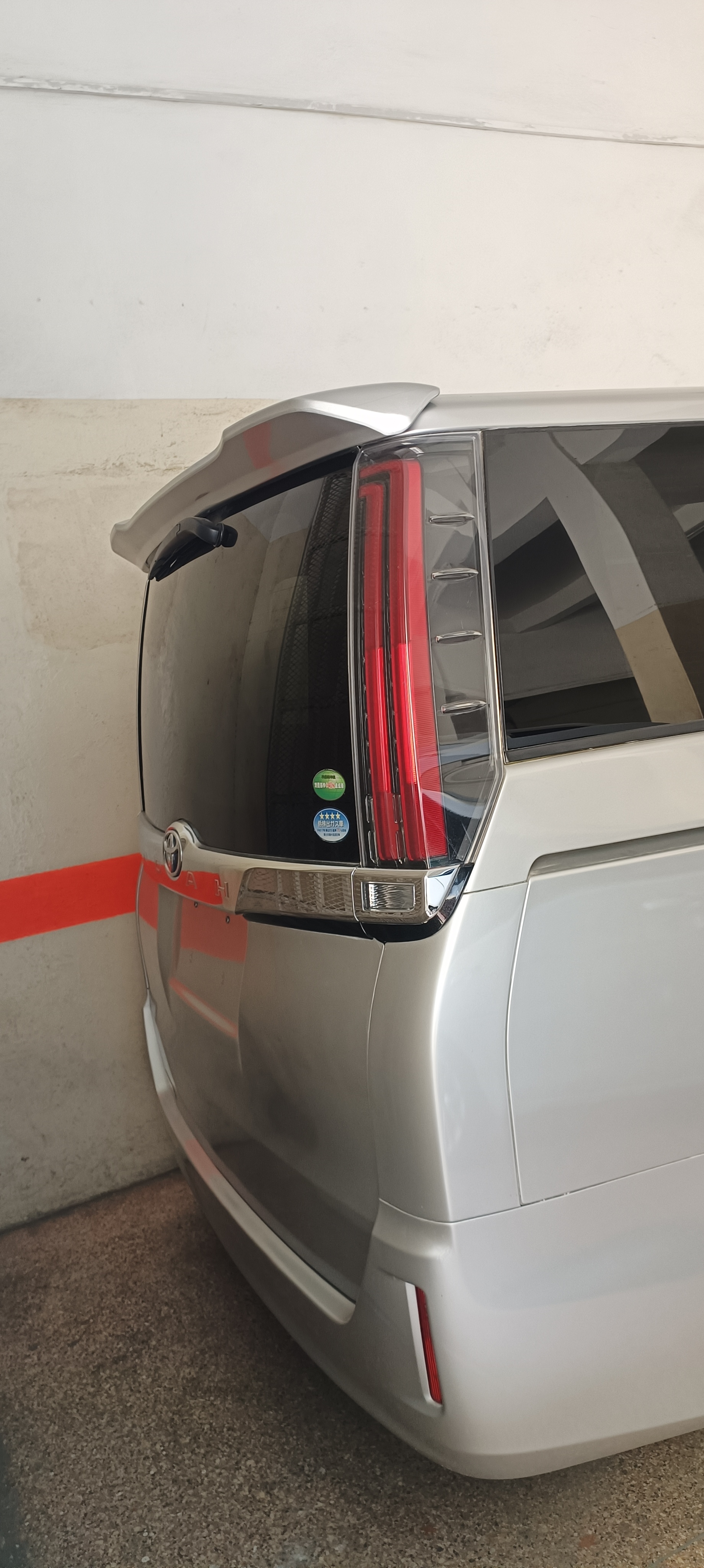 Toyota Noah Hybrid Silver 2018