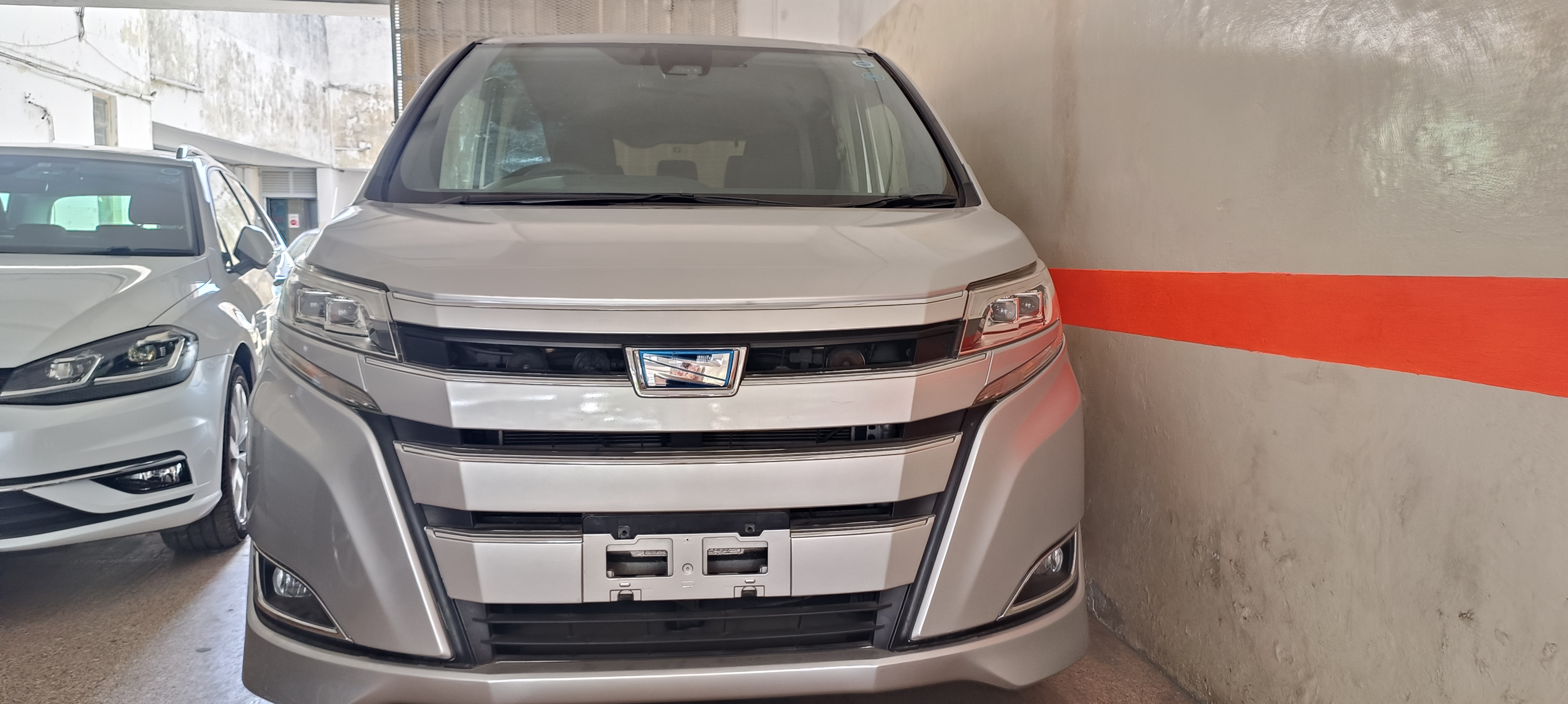 Toyota Noah Hybrid Silver 2018
