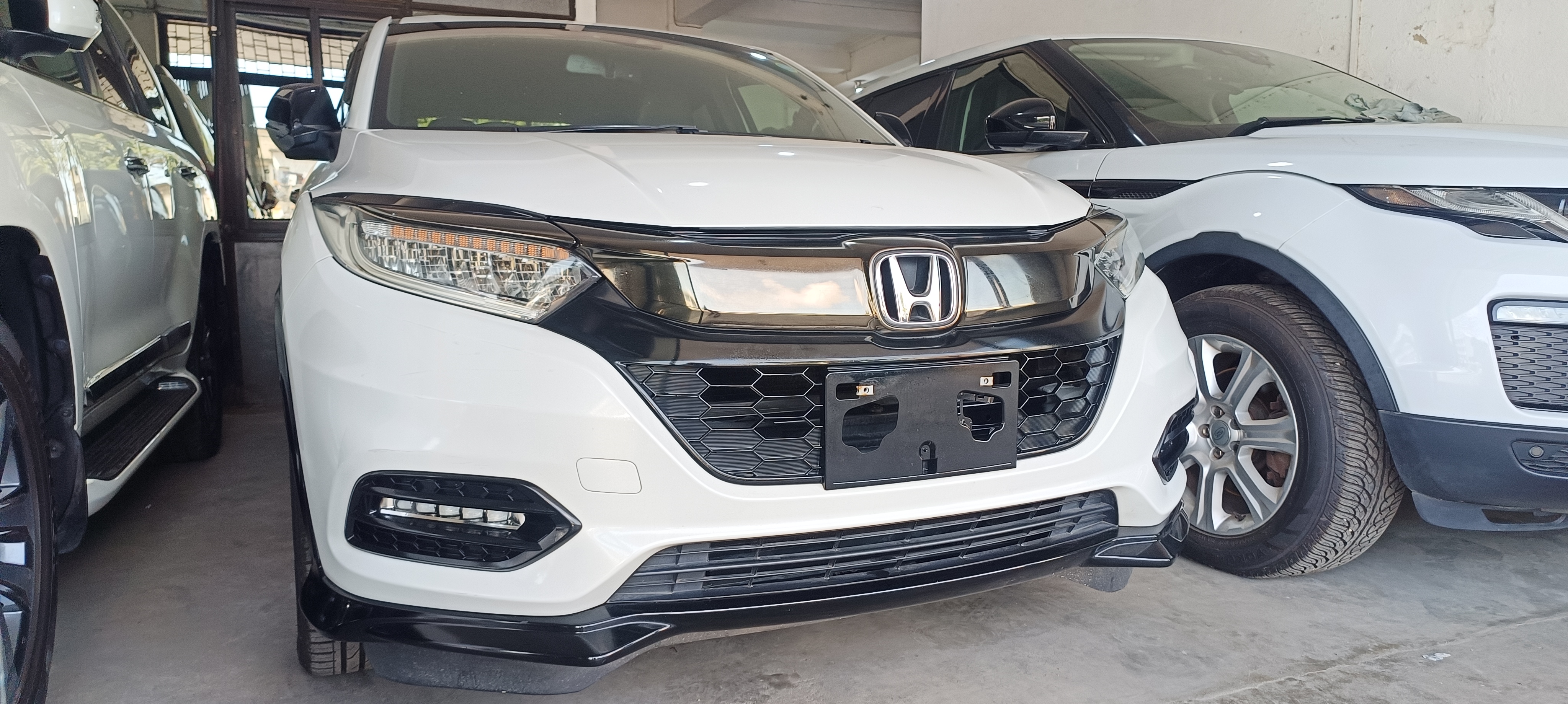 Honda Vezel Hybrid white 2018