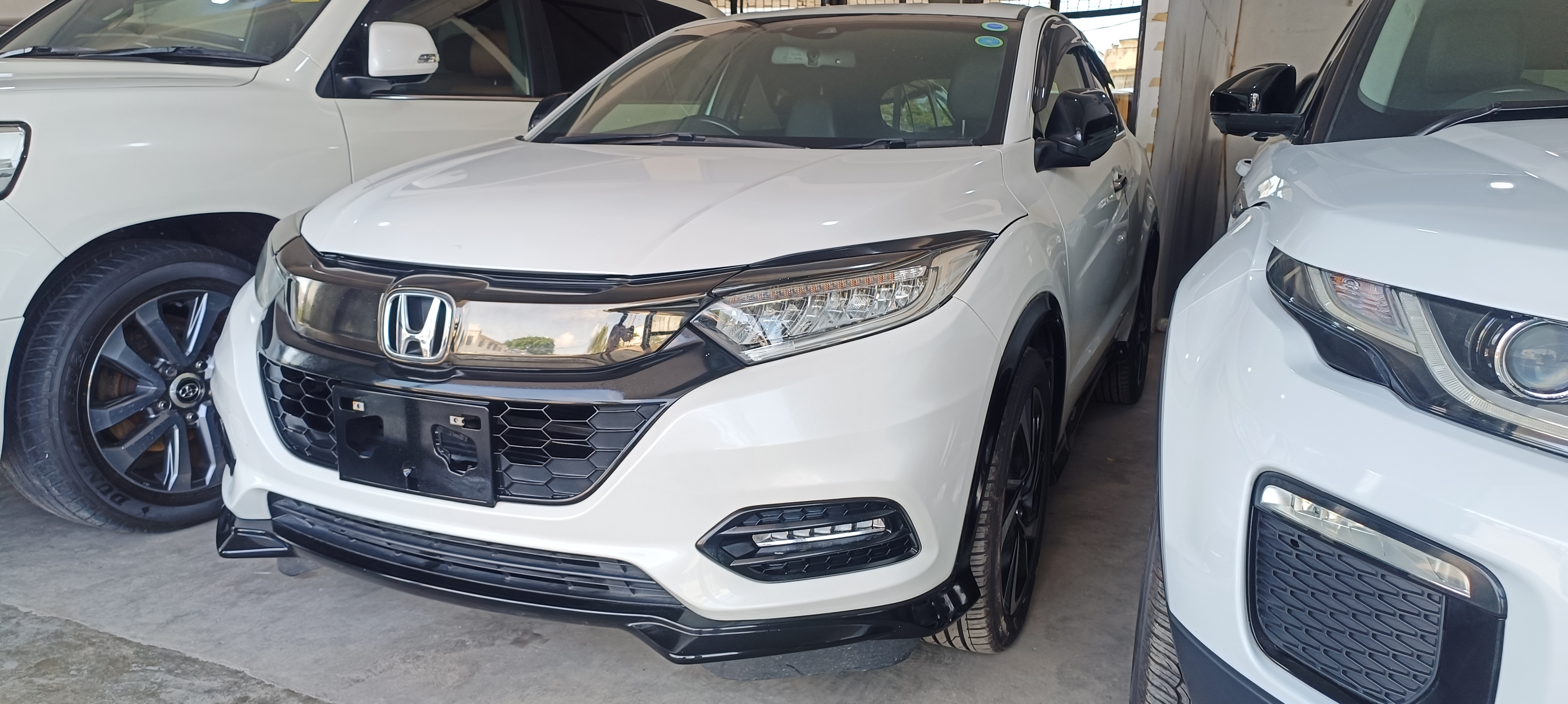 Honda Vezel Hybrid white 2018