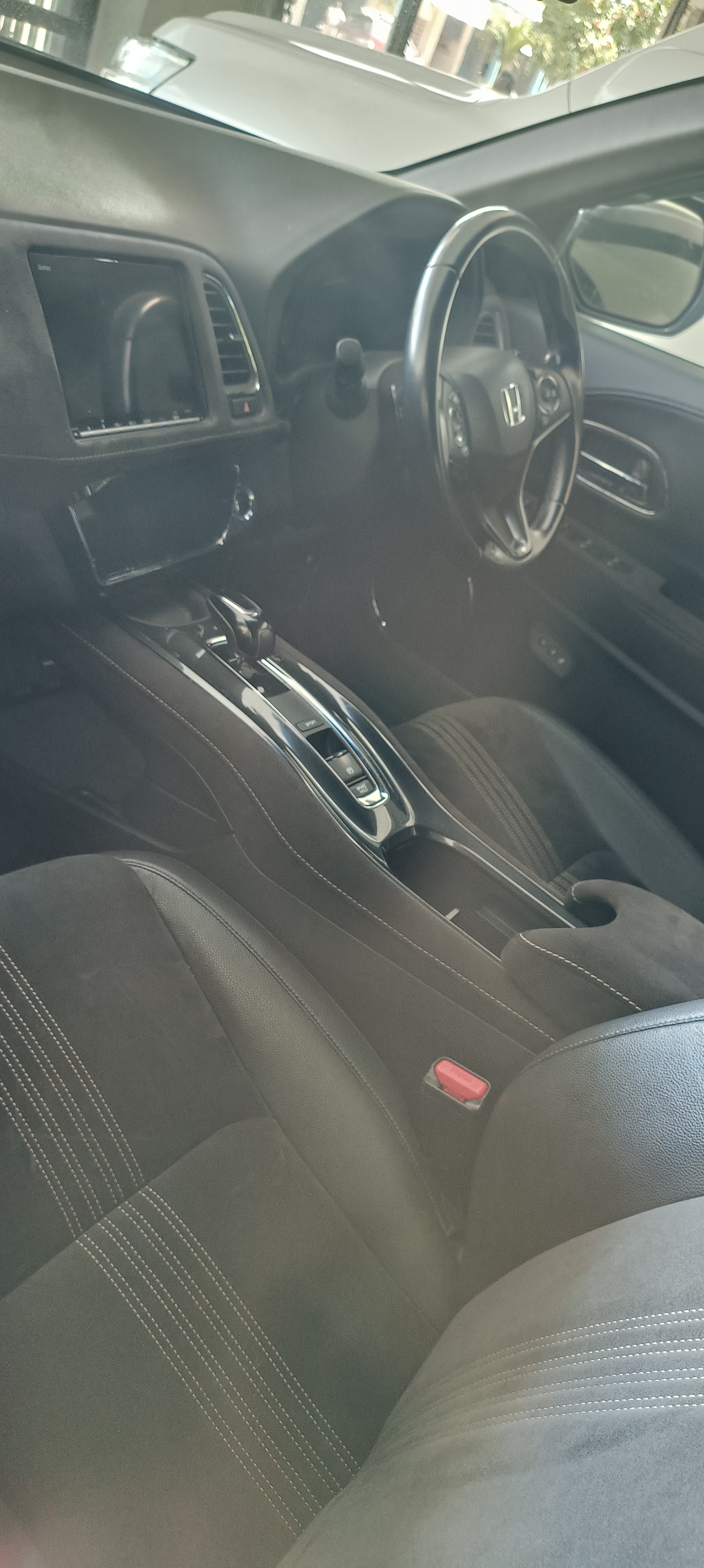 Honda Vezel Hybrid white 2018