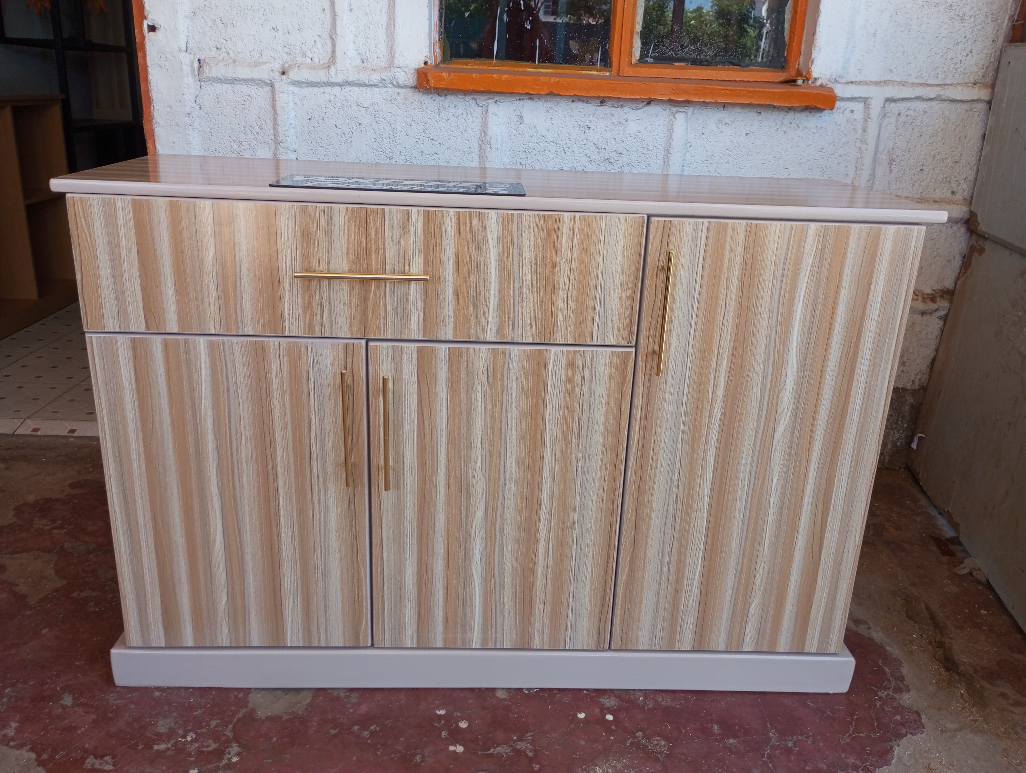 Kitchen cabinet