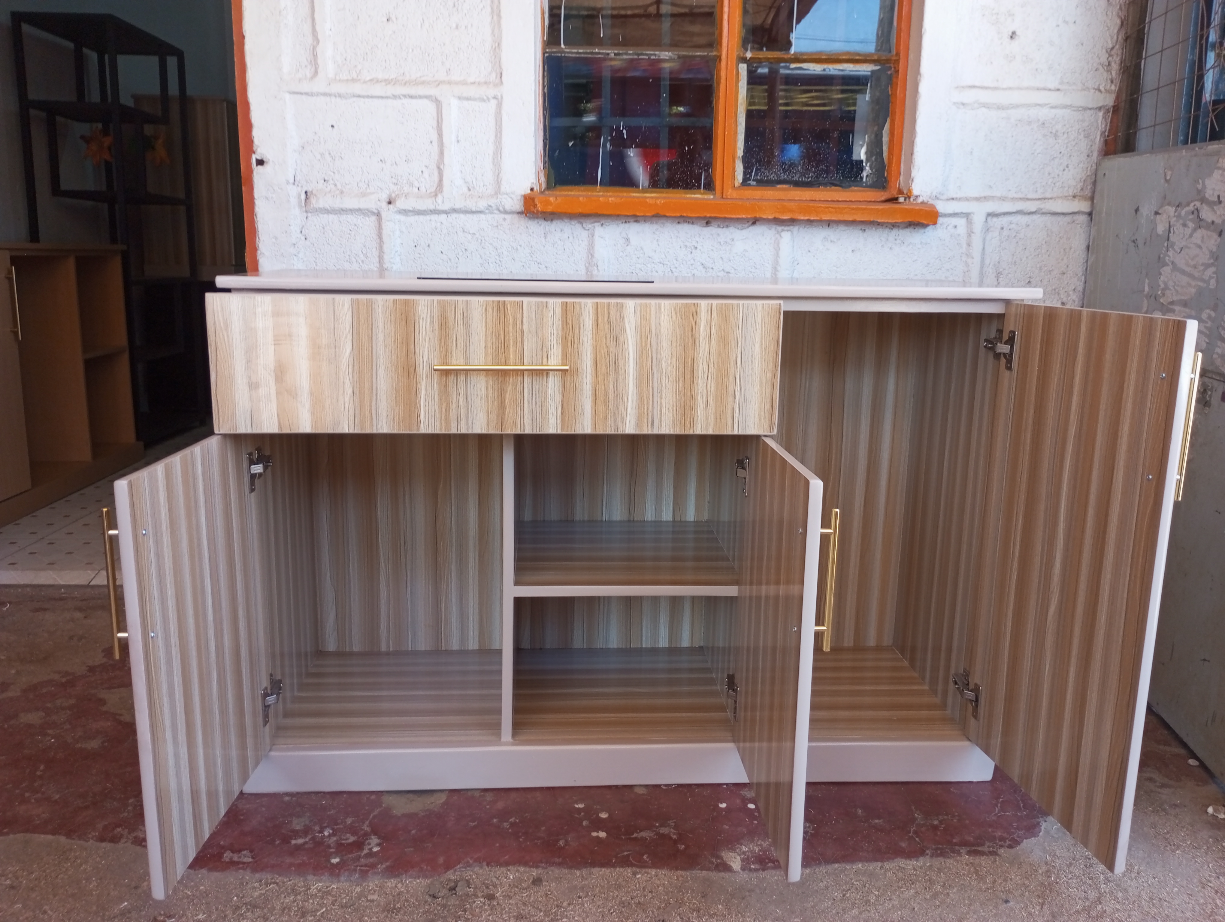 Kitchen cabinet