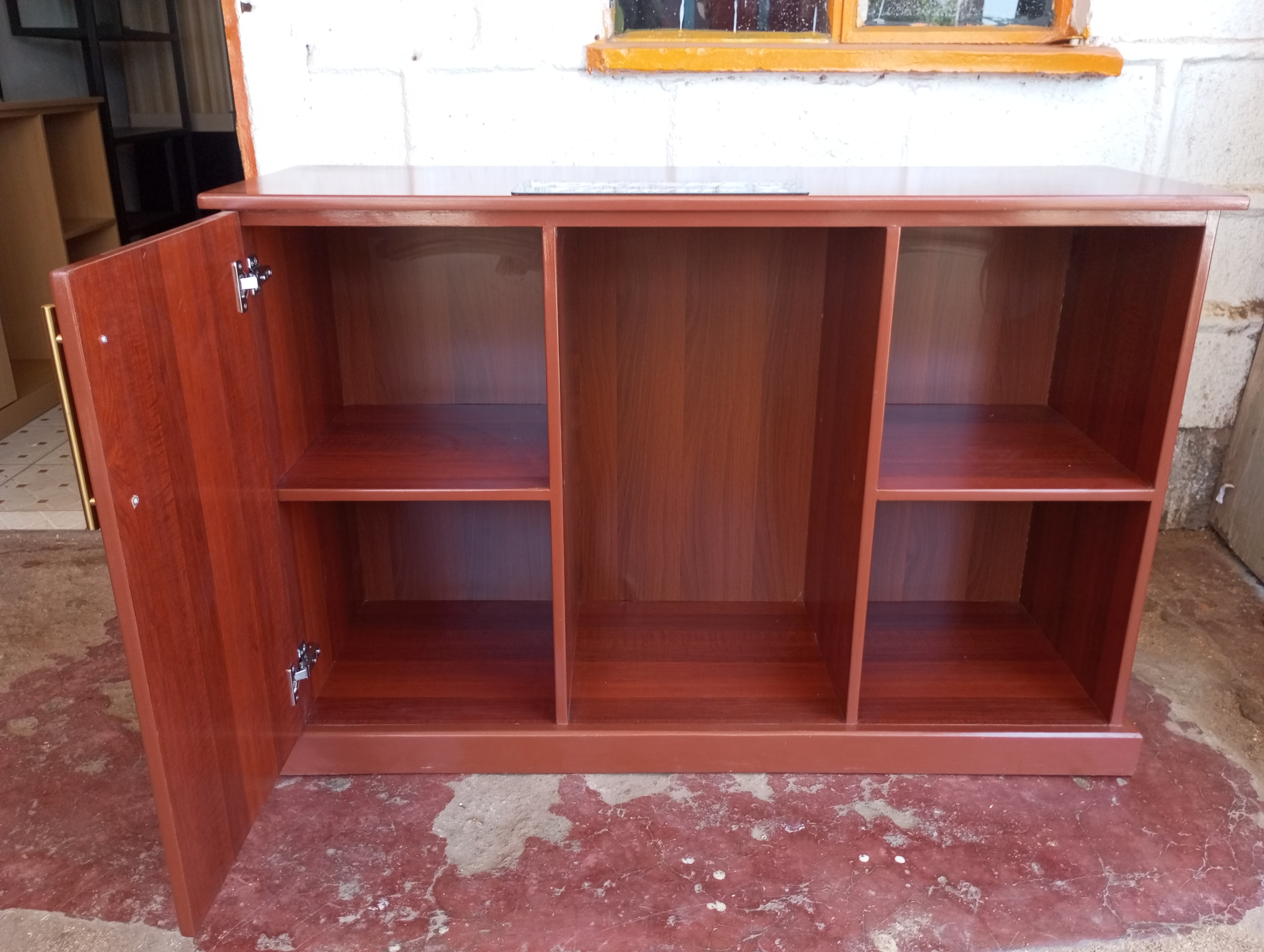 Kitchen cabinet