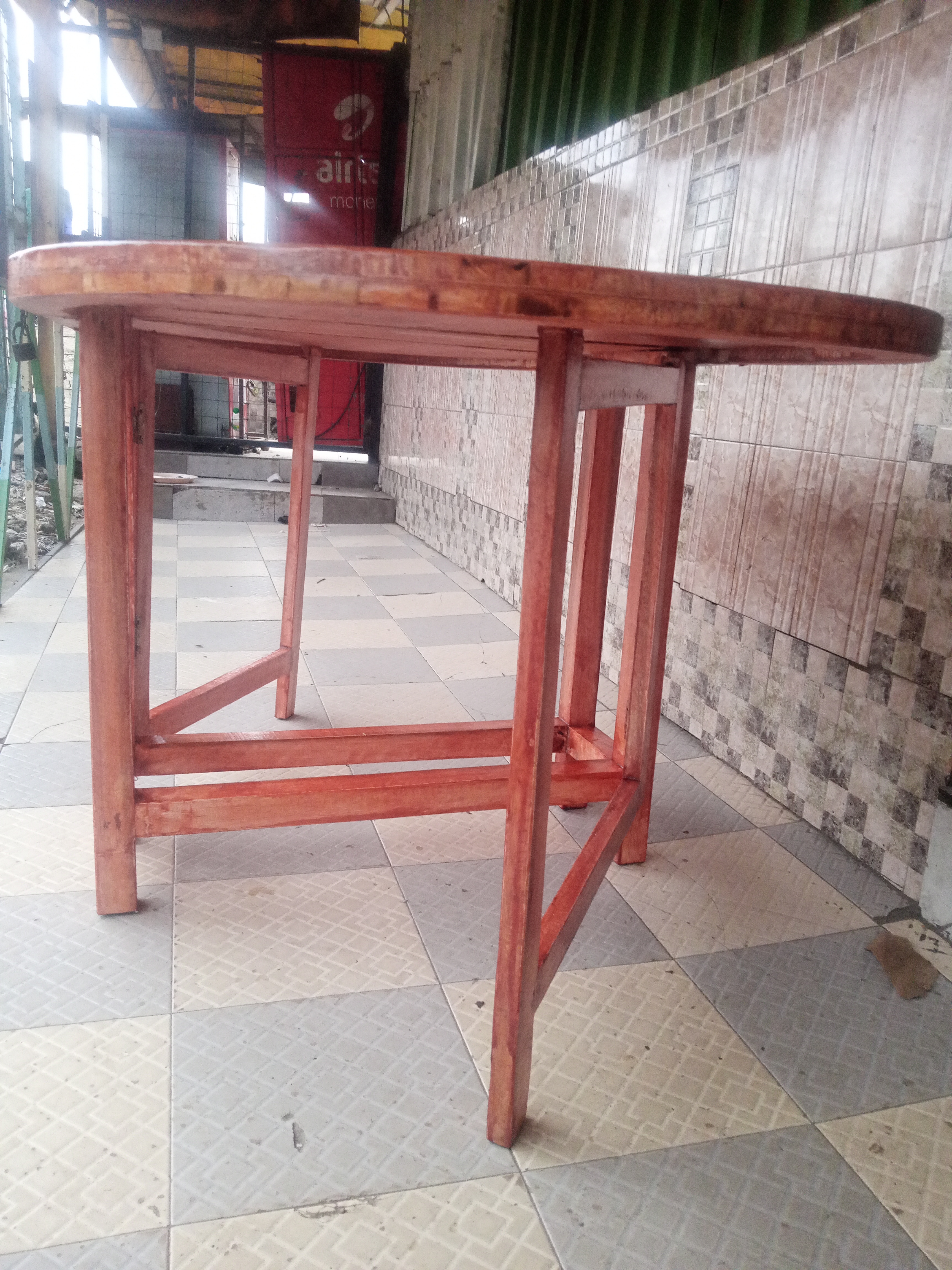 Foldable dining table