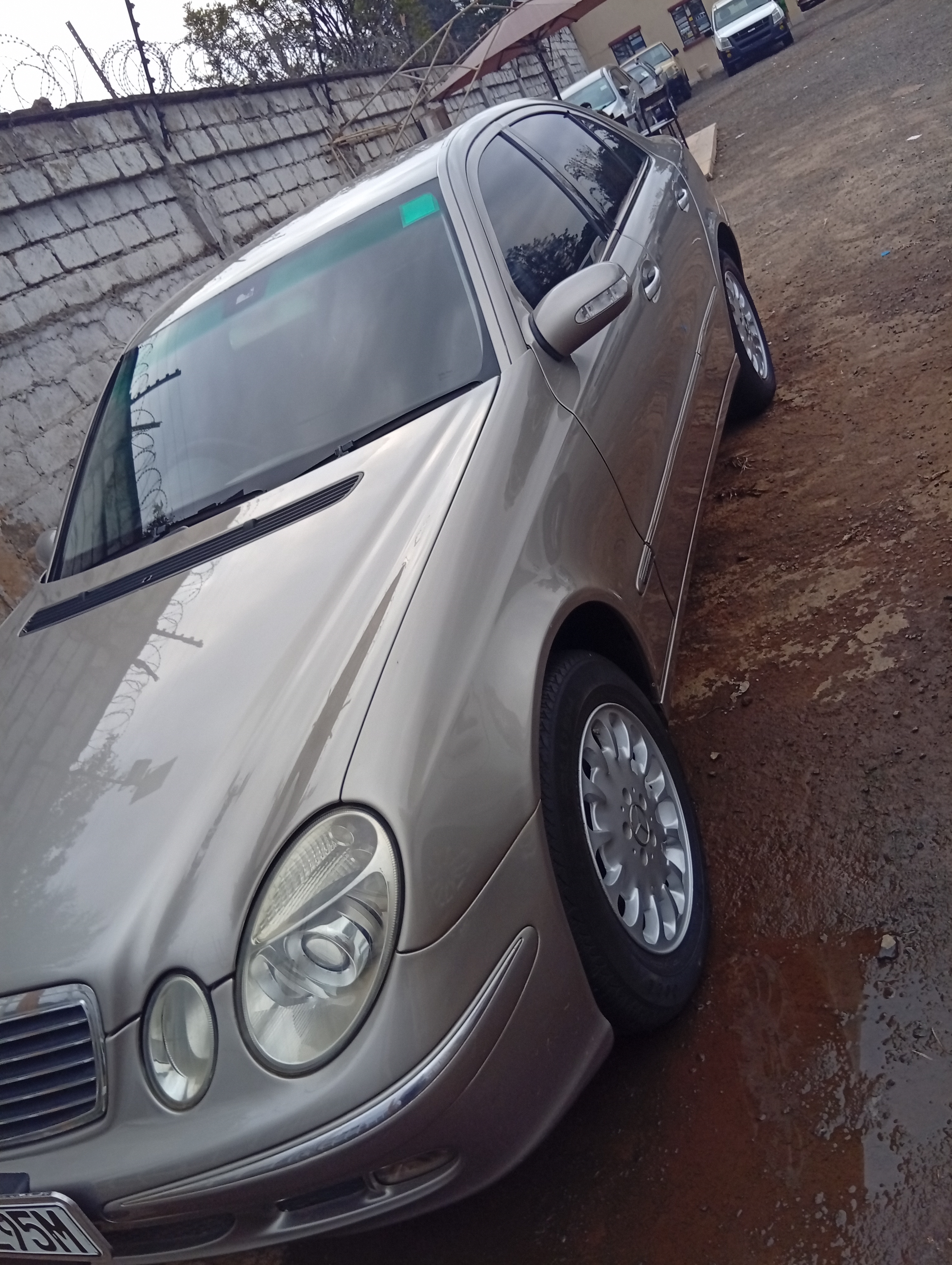 KDJ Mercedes Benz E250