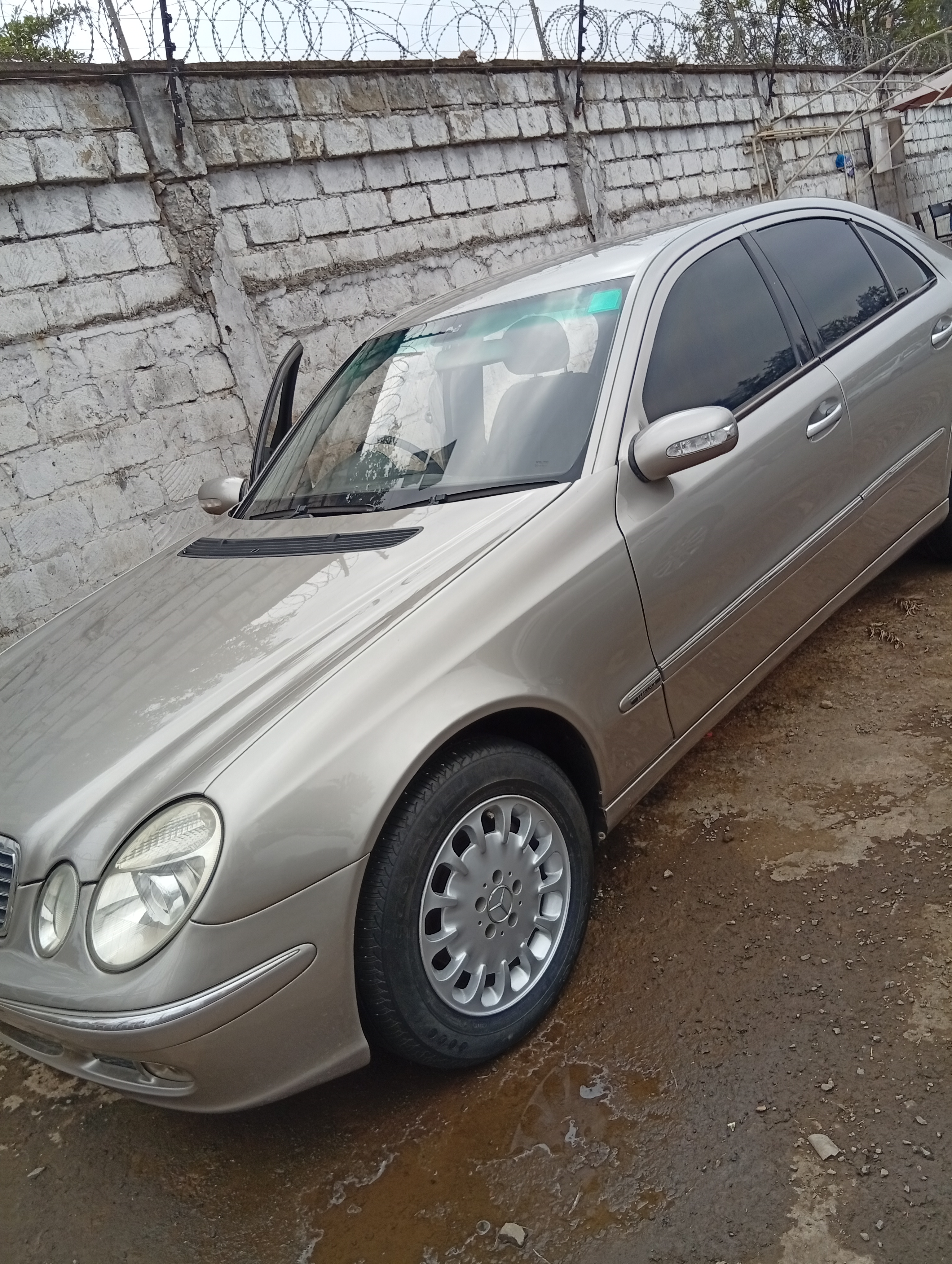 KDJ Mercedes Benz E250