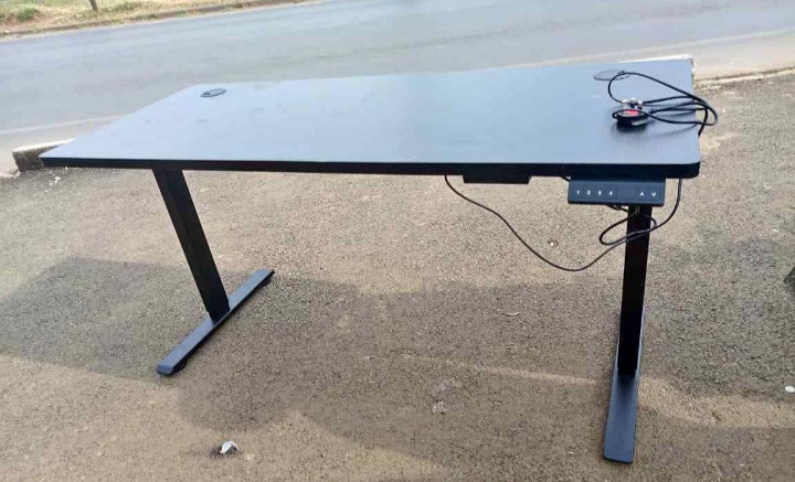 Electric office desk