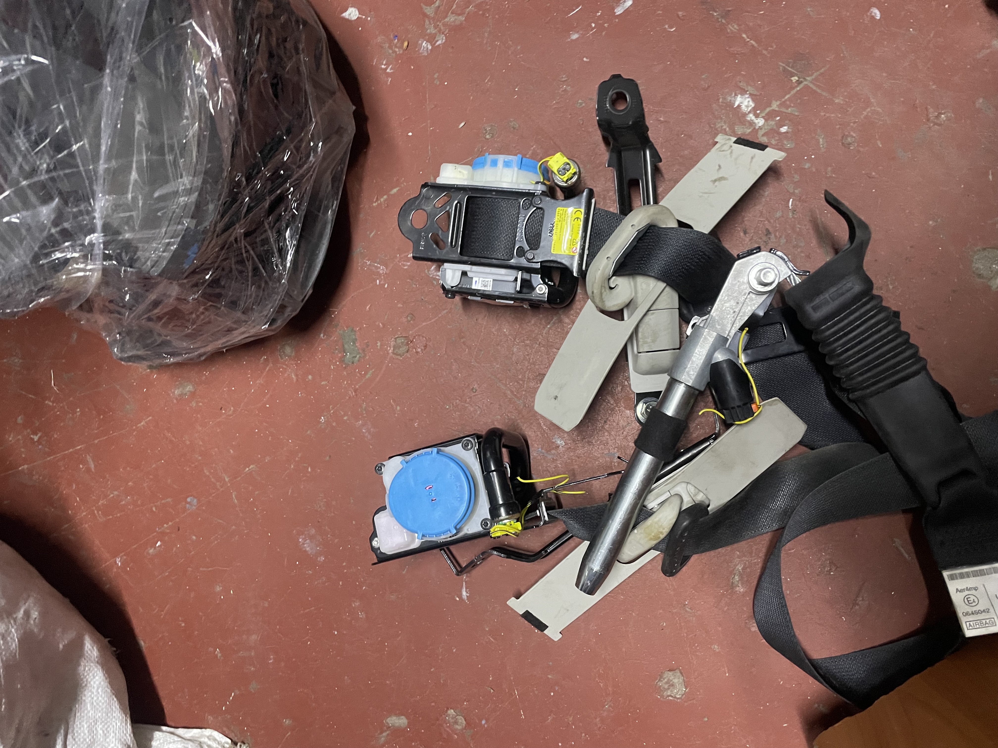 Seatbelts  Mitsubishi