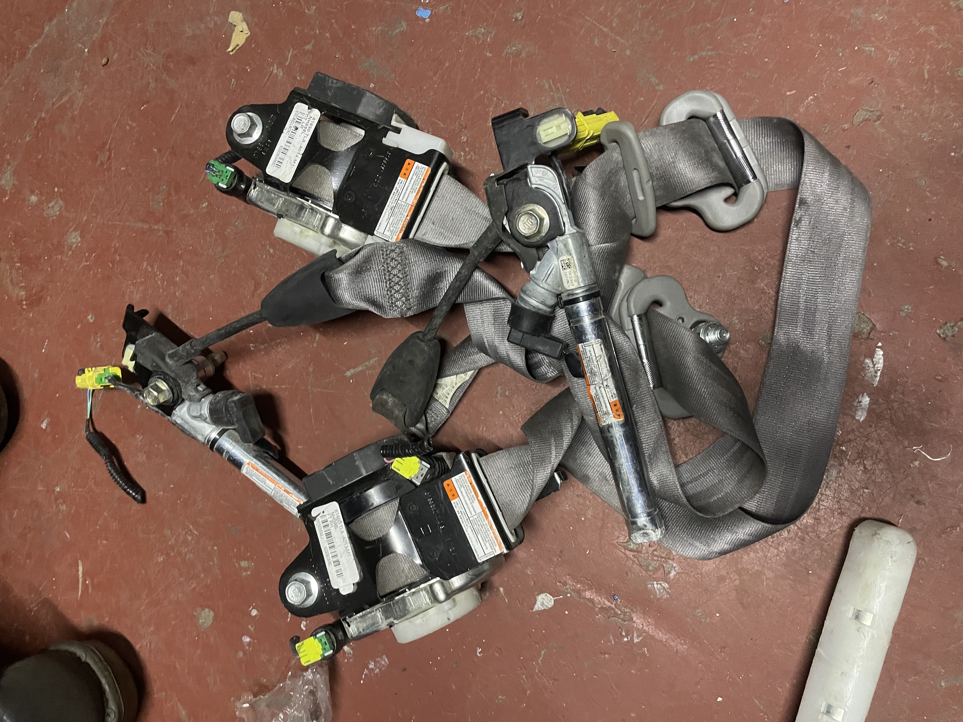 Seatbelts  Mitsubishi