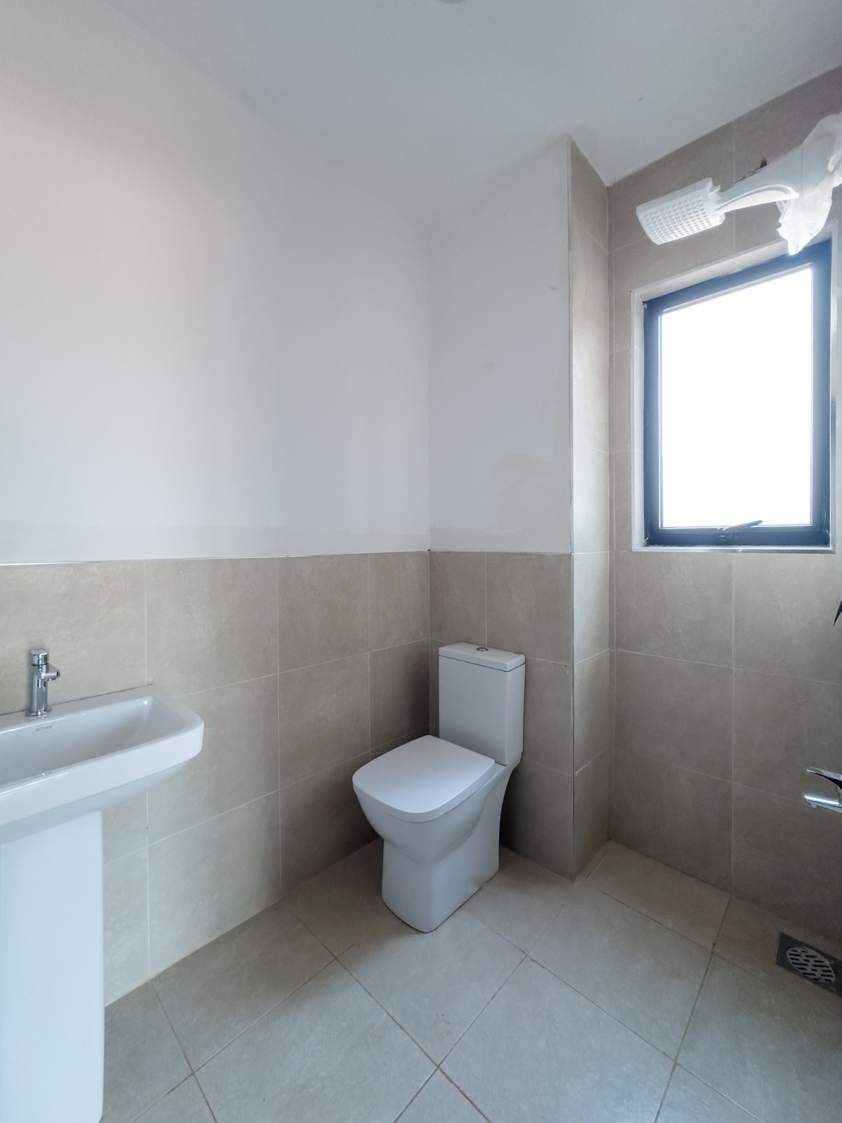 Studios, 1, 2 & 3 Bedroom Apartments for Sale in Rossyln