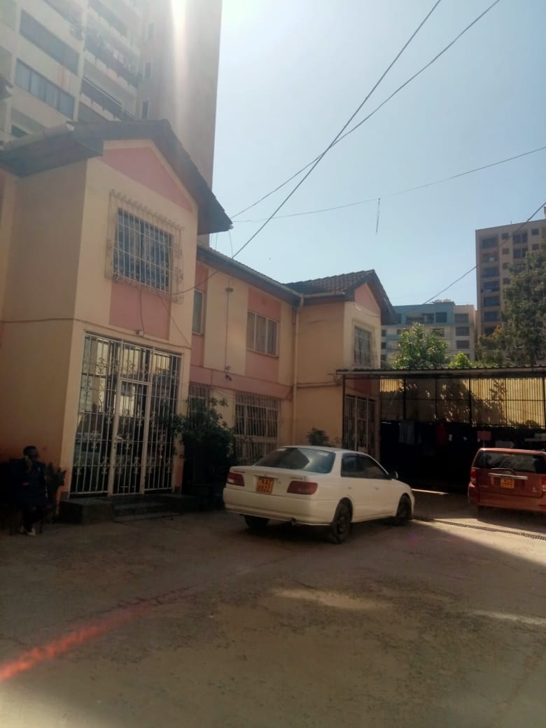 100 by 100 Plot for Sale at Parklands