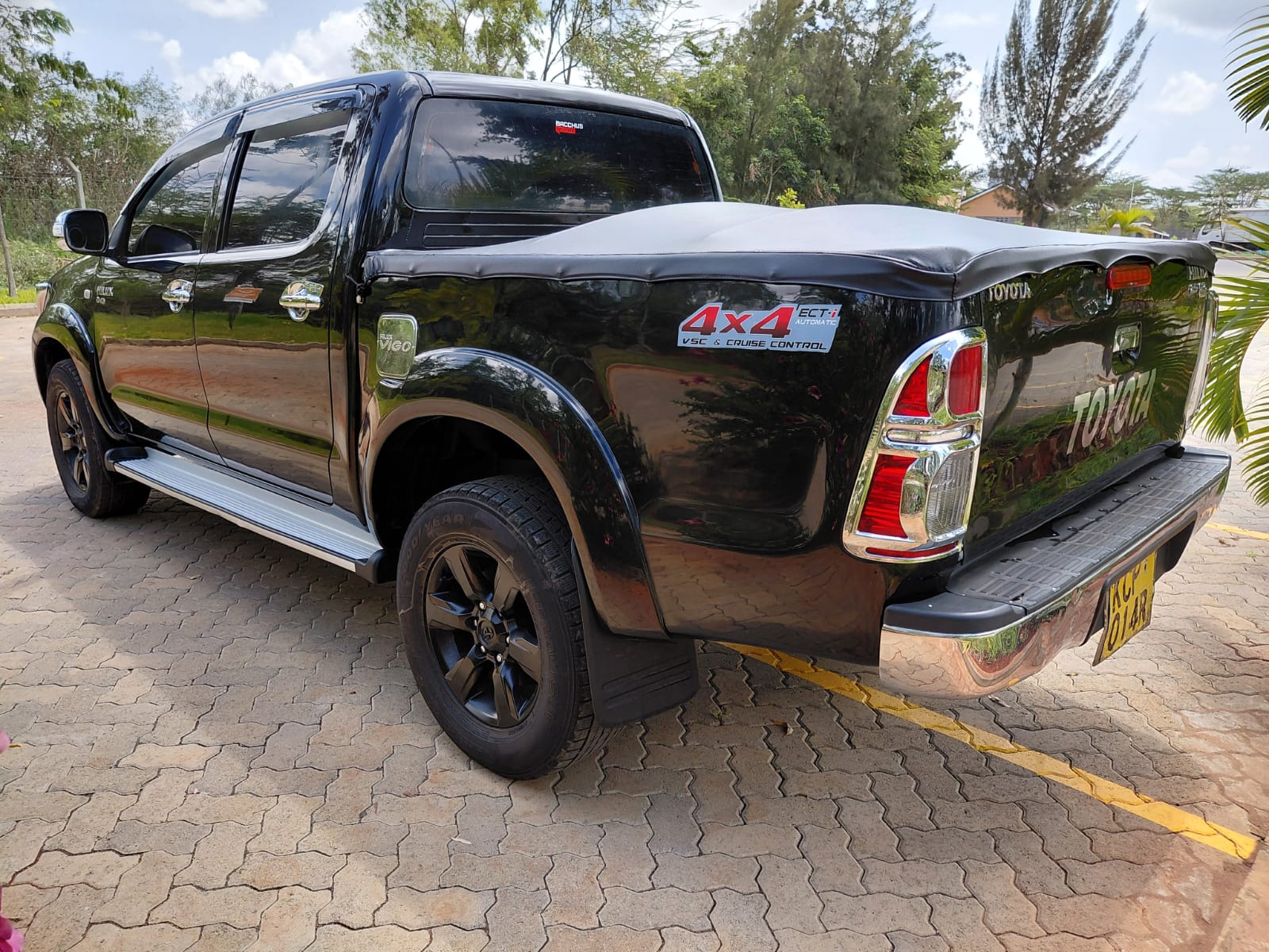 2010 TOYOTA HILUX DOUBLE CABIN