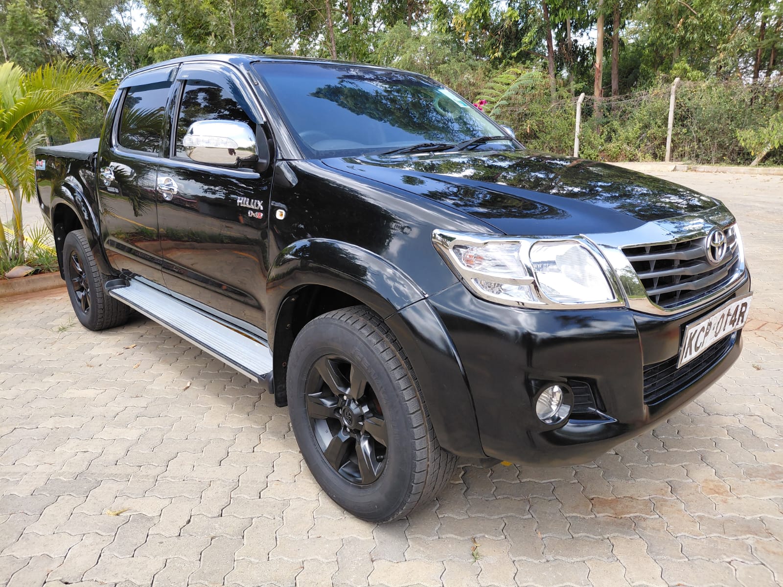 2010 TOYOTA HILUX DOUBLE CABIN