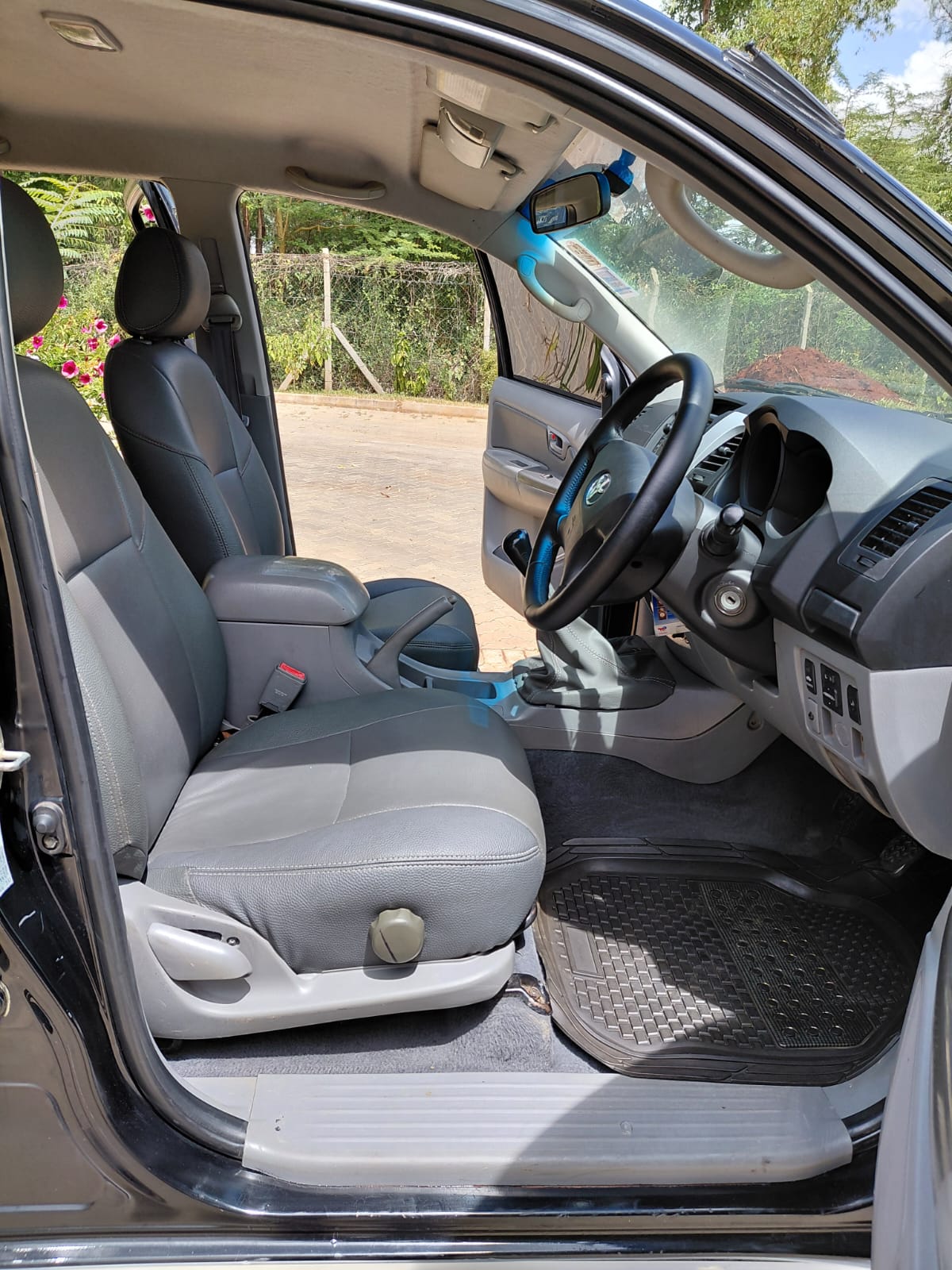 2010 TOYOTA HILUX DOUBLE CABIN