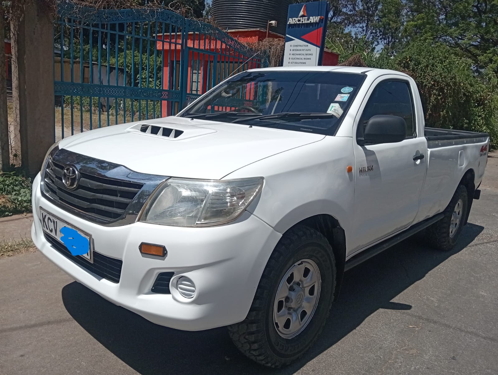 TOYOTA HILUX SINGLE CAB