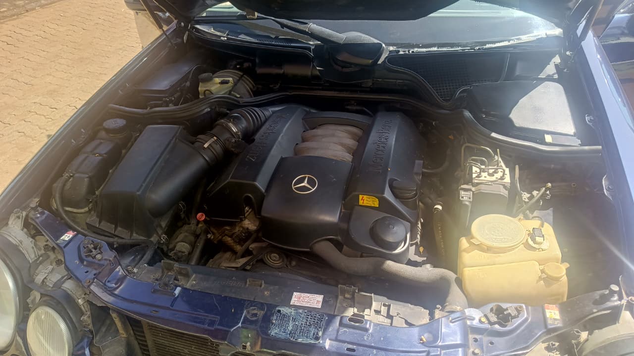 2000 Mercedes Benz E280 (W210)