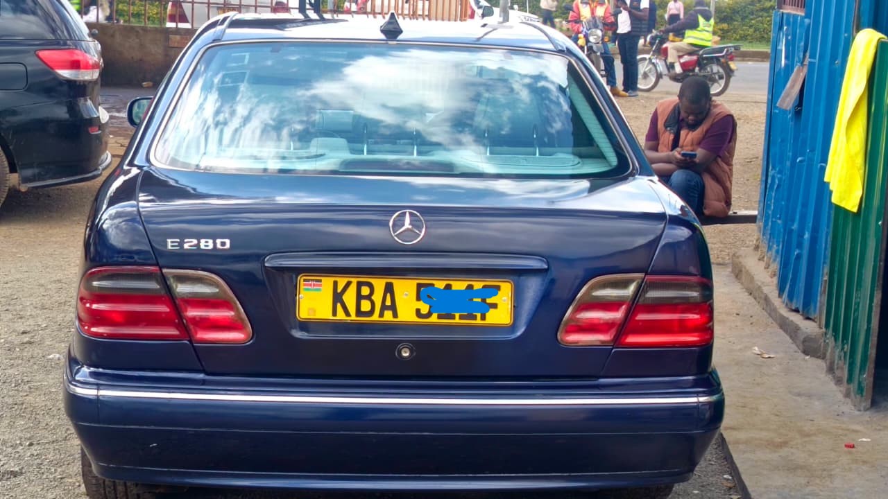 2000 Mercedes Benz E280 (W210)