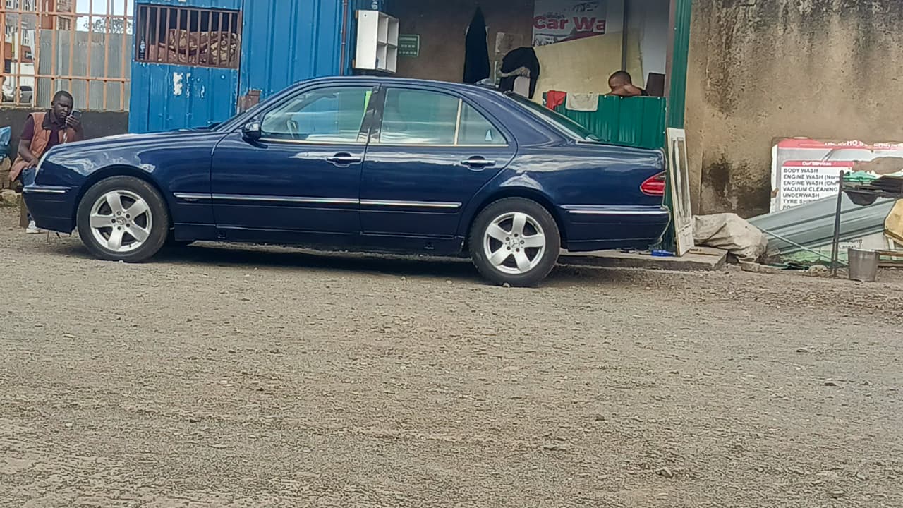 2000 Mercedes Benz E280 (W210)