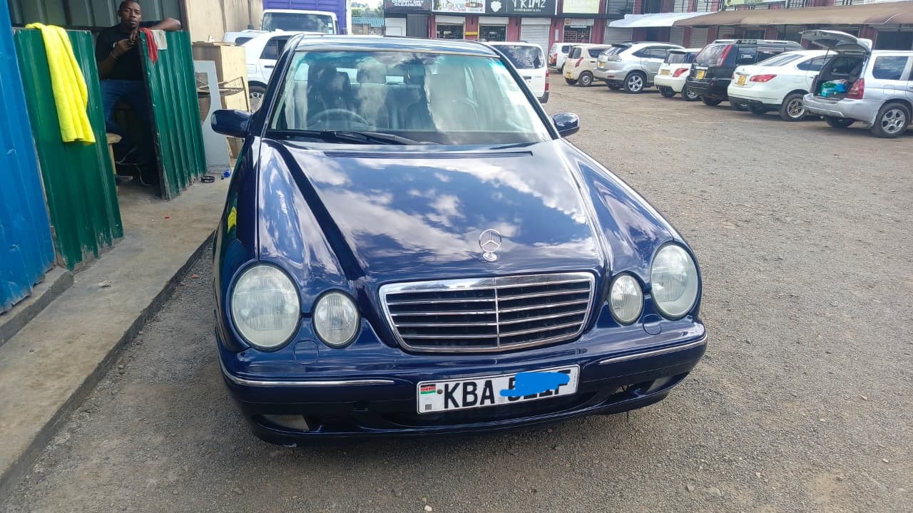 2000 Mercedes Benz E280 (W210)