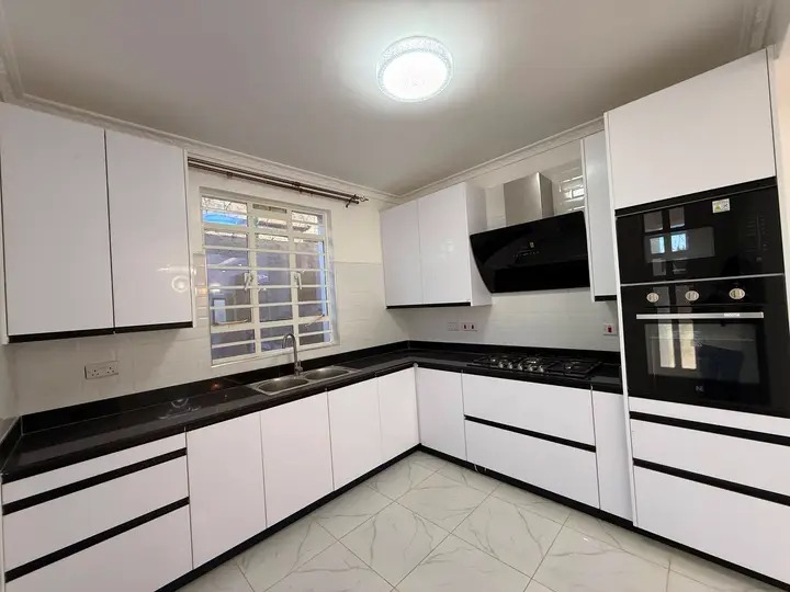 4 spacious bedroom in kitengela