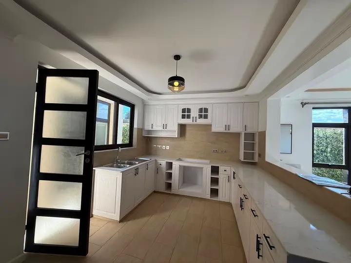 4 bedroom ensuite mansion